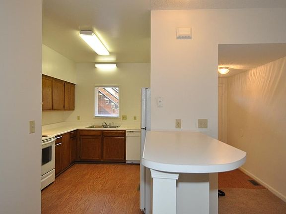 Breakfast Bar & Kitchen