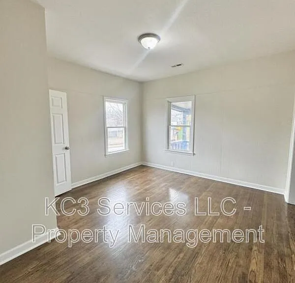 129 Brooklyn Ave — Photo 15