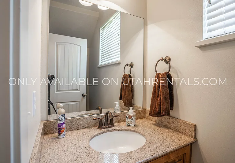 278 E Cascade Ct — Photo 8