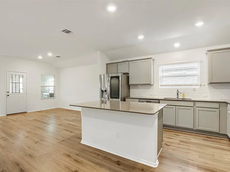 525 Sebring Cir — Photo 7