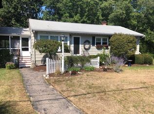 8 Daniel Dr, Bellingham, MA 02019