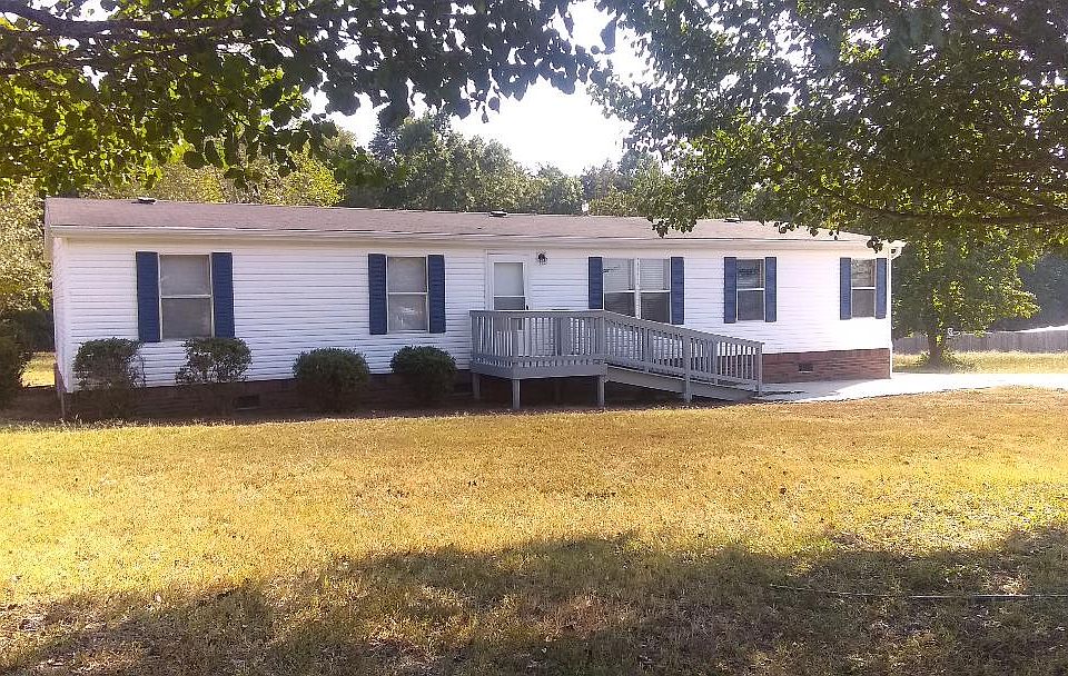 1st image of 121 Robins Hill Ln