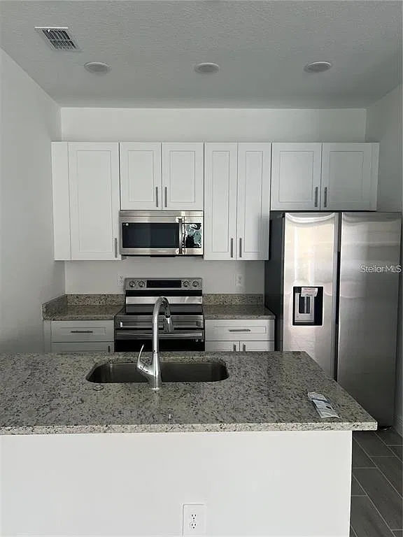 2 bed, 2.0 bath, 1089 sqft, $1,400 — Photo 2