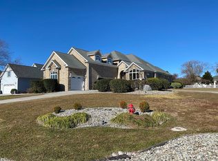 100 Lookout Rdg, Cedar Pt, NC 28584