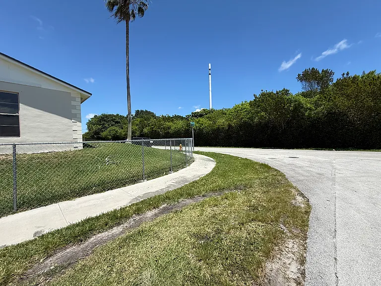 12205 SW 263rd Ter — Photo 3