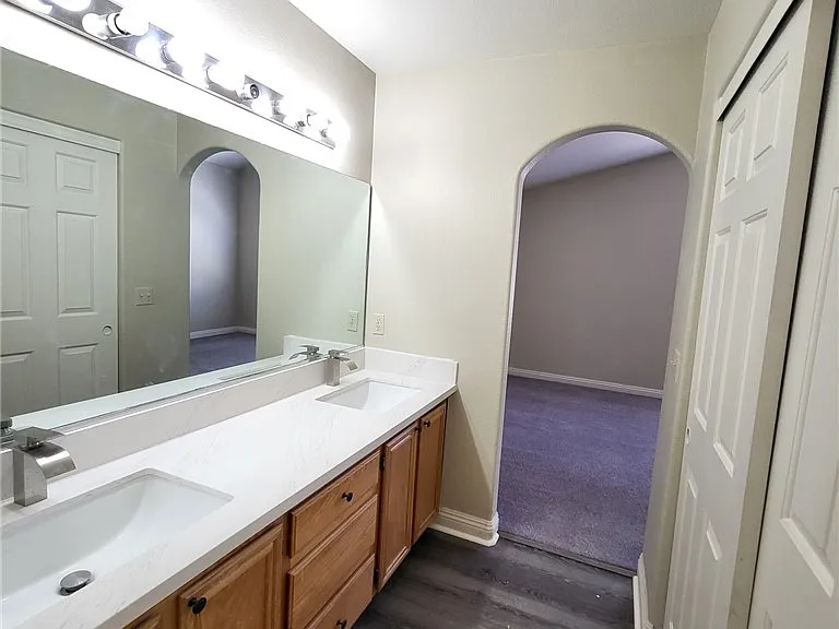 8236 W Rochelle Ave — Photo 16