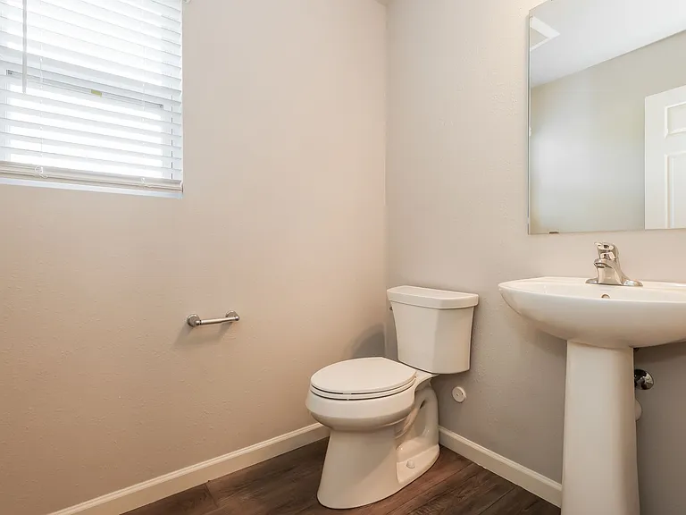 137 W Mason St — Photo 18