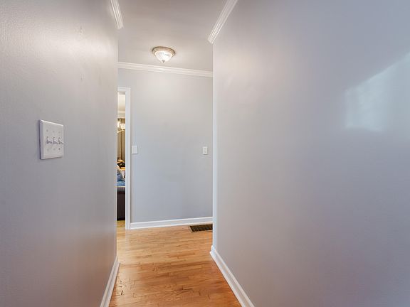 4th image of 308 Hiawatha Trl