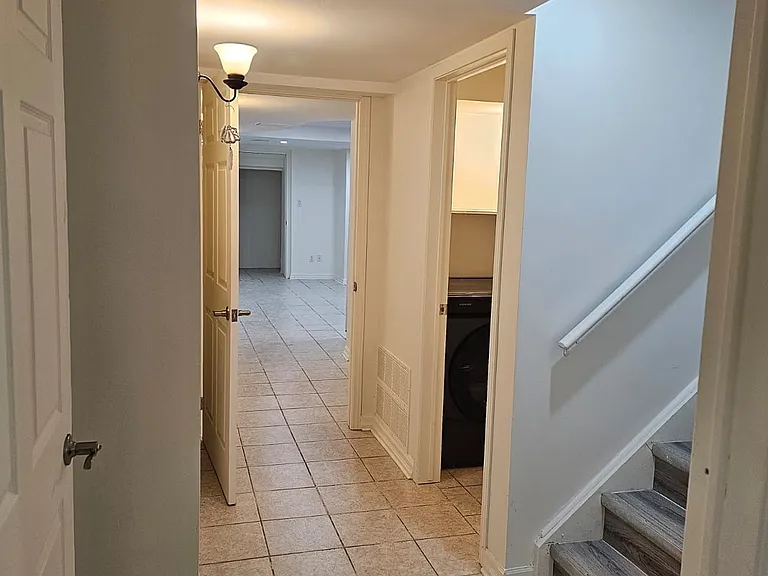 11 Chalkfarm Cres — Photo 4