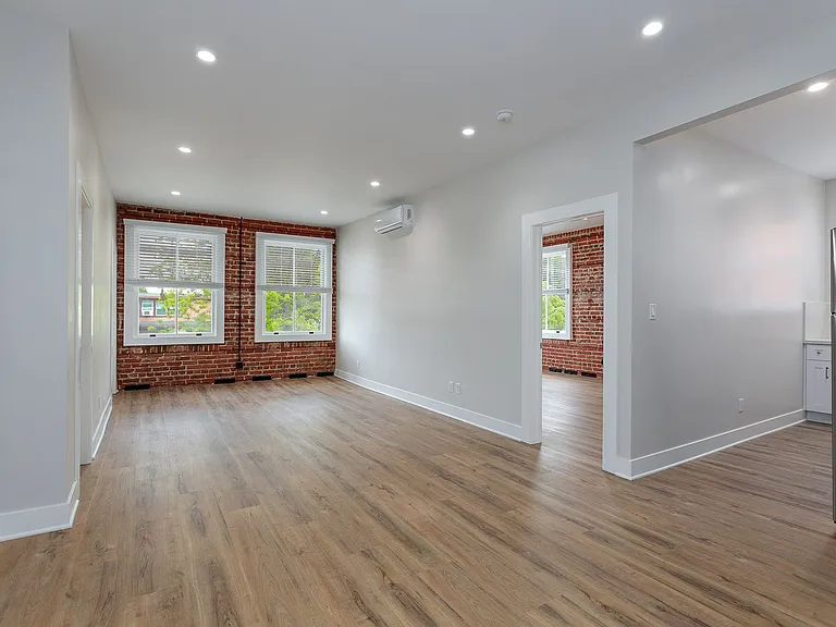 149 S Los Robles Ave — Photo 27