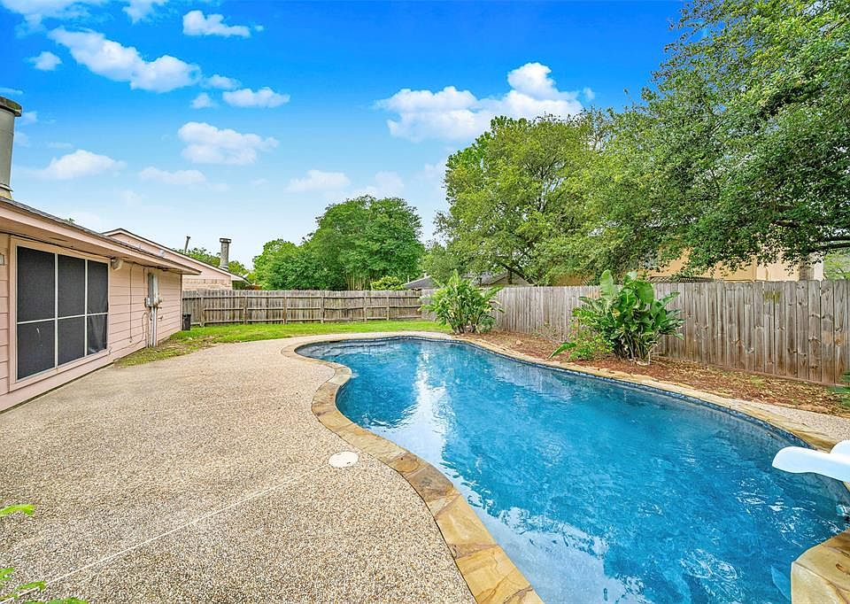 1st image of 18034 Forest Cedars Dr