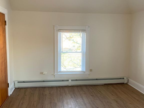 3rd image of 1137 Smithfield Ave