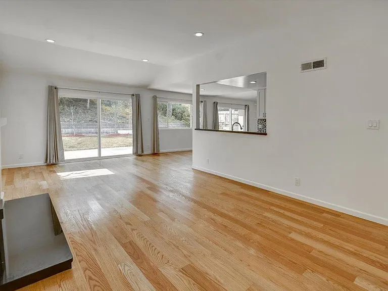 207 Valencia Dr — Photo 14