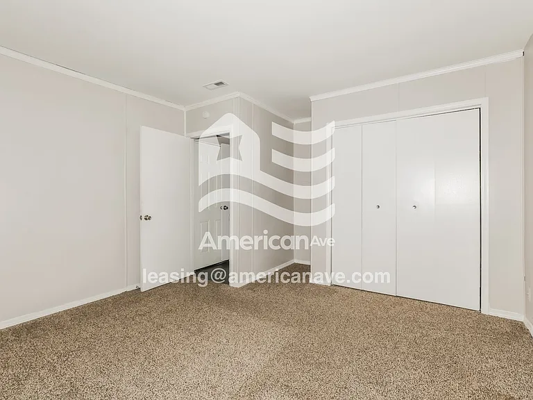 1556754_012_bedroom_14182442.jpg