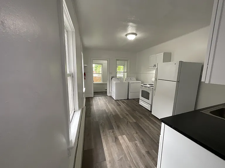 626 S Queen St — Photo 3