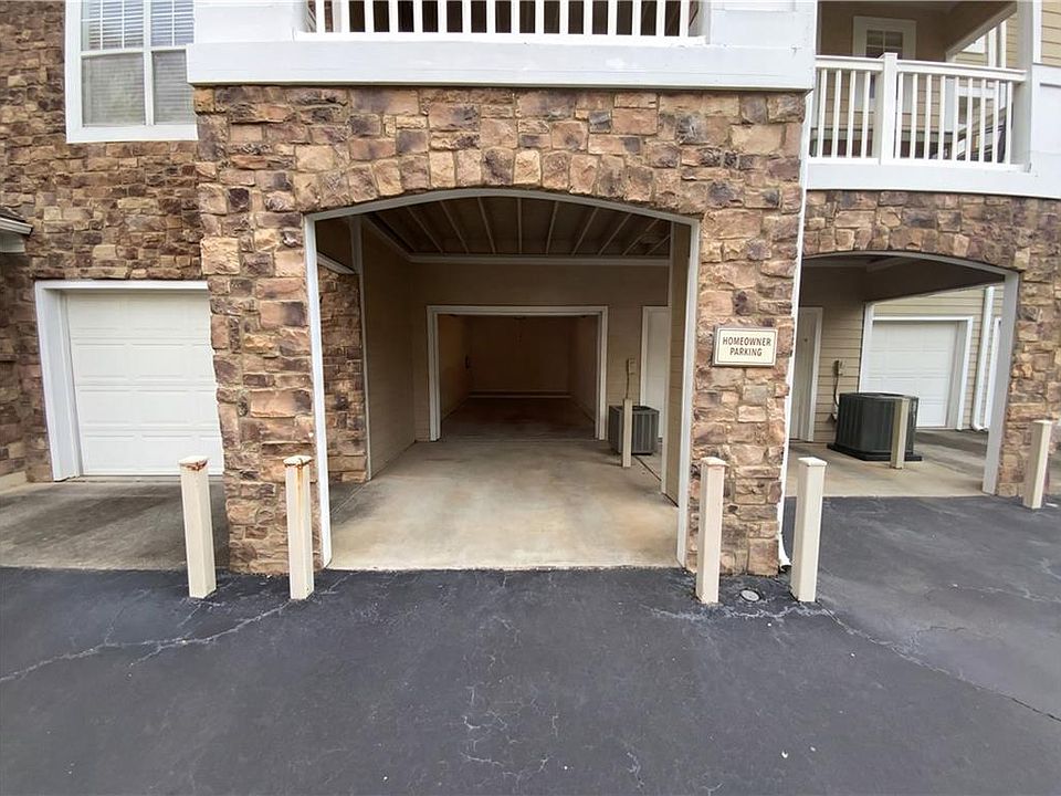 1st image of 522 Sandringham Dr #522