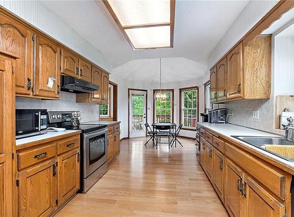 5th image of 1605 NW Stonecrest Ct