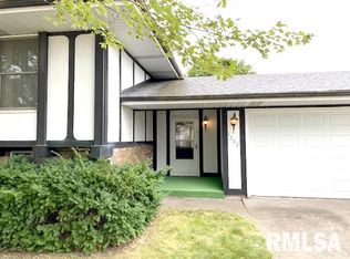 1202 15th St, Silvis, IL 61282