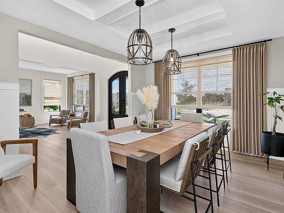 5th image of 541 Quail St