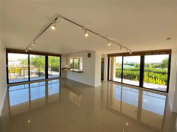 801 N Venetian Dr #202, Miami, FL 33131