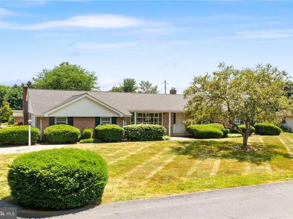6710 Ivy Ln, Allentown, PA 18106