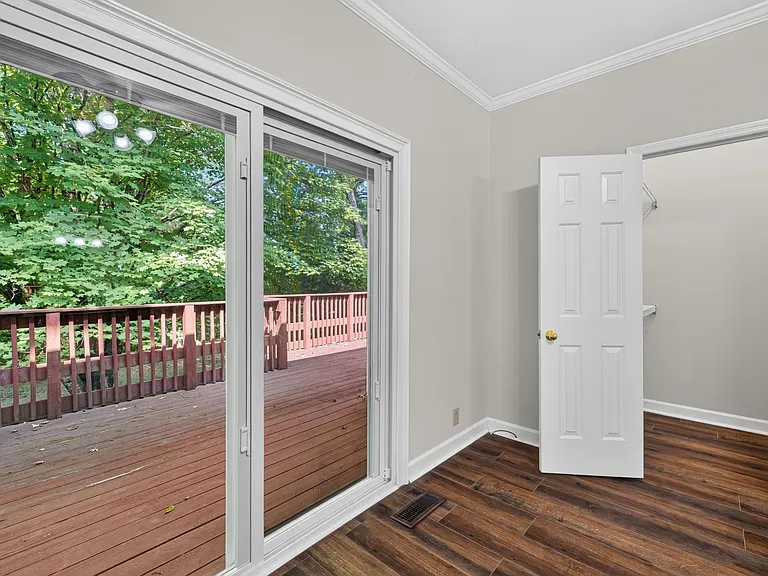 1215 Carriage Park Dr — Photo 15