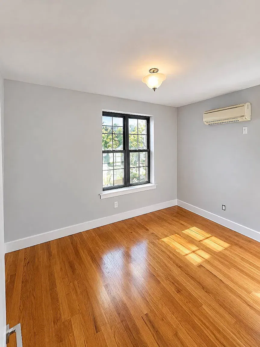 81 Carlton Avenue — Photo 4