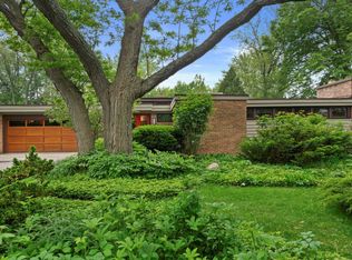 8325 N Regent Rd, Fox Pt, WI 53217