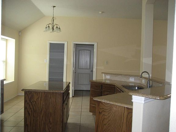 5th image of 11203 Bakersfield Dr