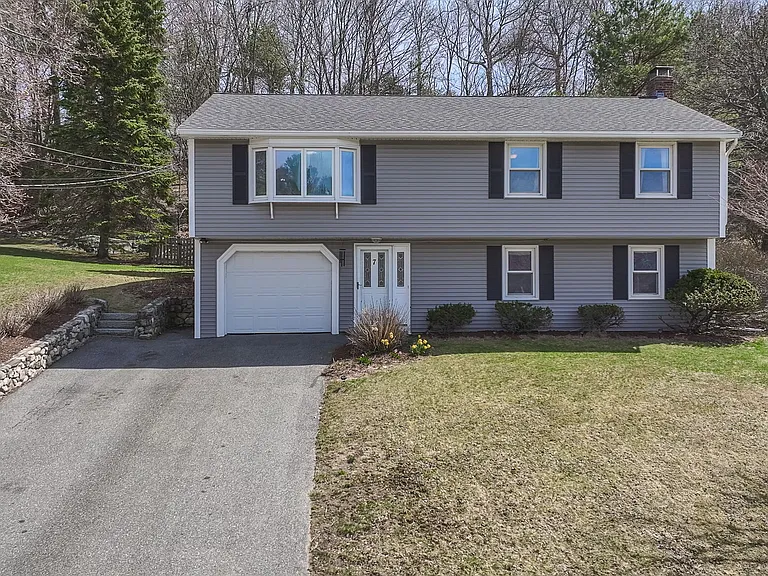 7 Briarwood Rd — Photo 1