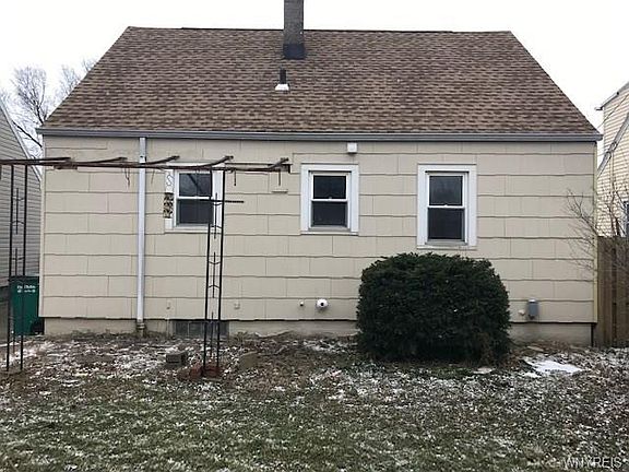 4th image of 18 Ladner Ave