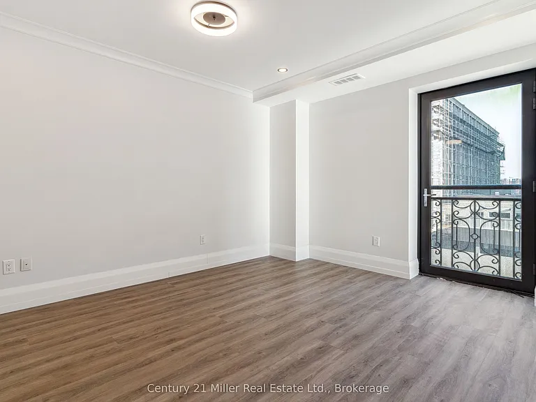 118 King St E #618 — Photo 37