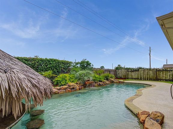 3rd image of 1326 Altavilla Ln