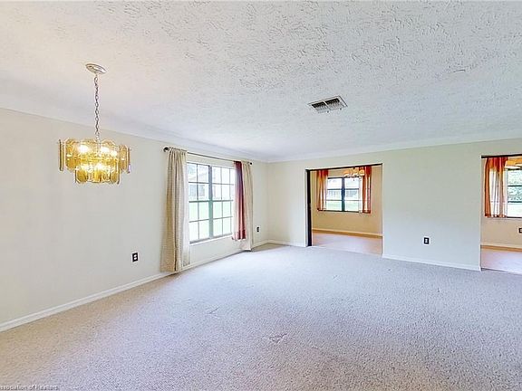 2nd image of 25 Redwood Trl