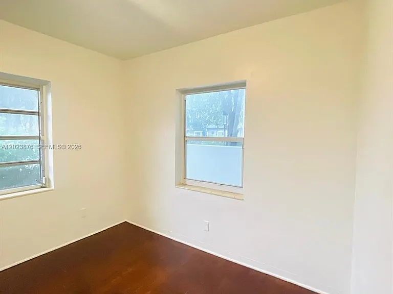 1020 SW 36th Ct — Photo 24