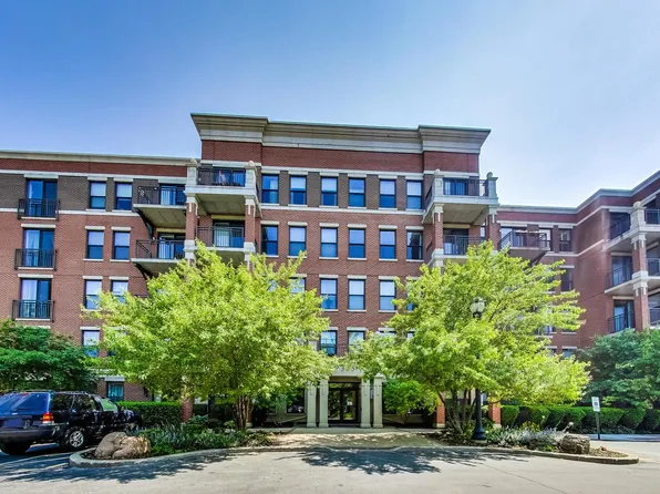 2335 W Belle Plaine Ave APT 315, Chicago, IL 60618