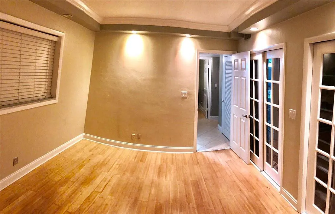 2 bed, 1.0 bath, 745 sqft, $2,050 — Photo 2