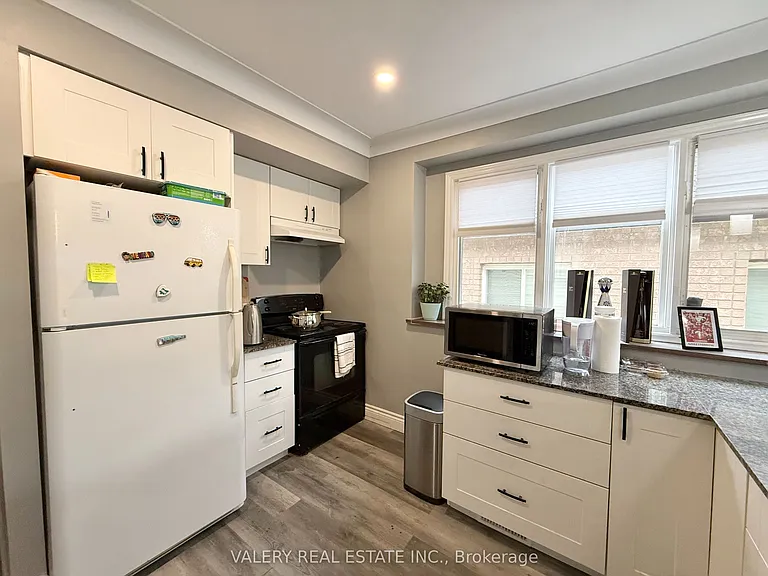 1102 Langlois Ave — Photo 6