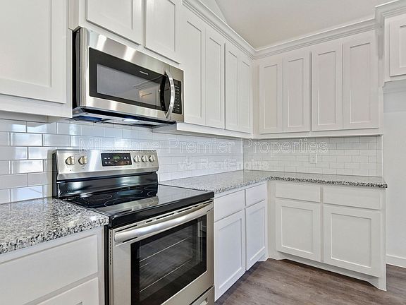 3rd image of 718 W Texas St #1