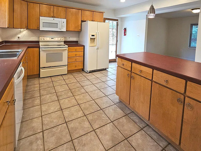 1108 N Rockingham St — Photo 14
