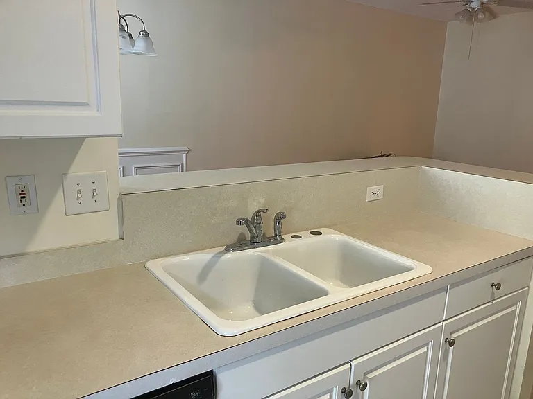 47 Regent Ave — Photo 11