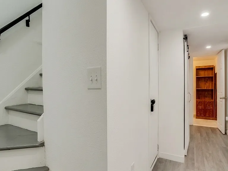 11646 Lincoln St — Photo 38