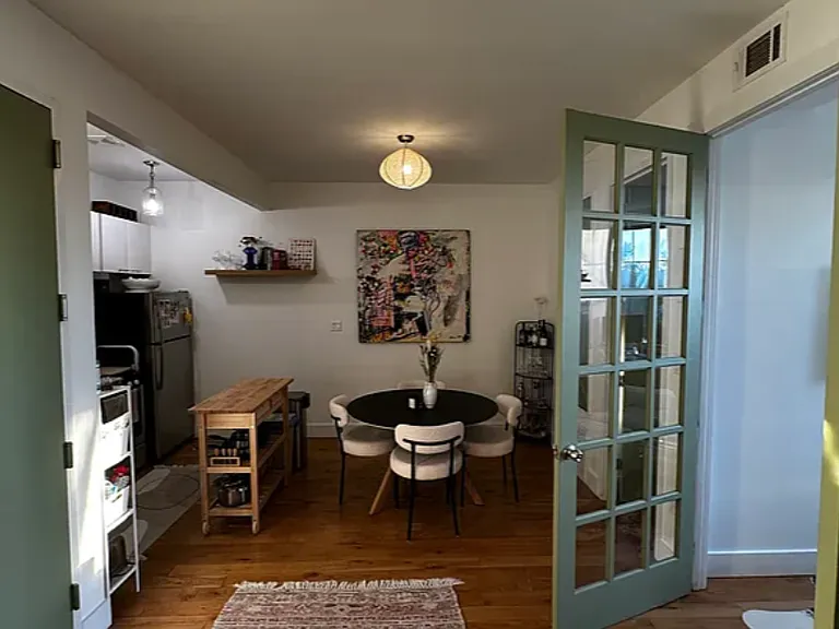 418 Melrose St #3F — Photo 2