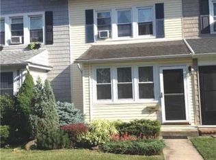 21 Meadow St, Garden City, NY 11530