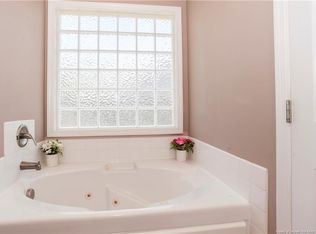 1022 Harvest Grove Ct, Hope Mills, NC 28348