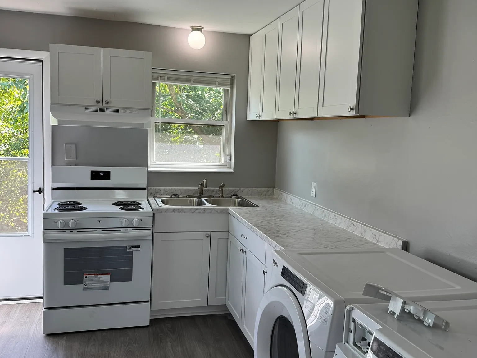 2 bed, 760 sqft, $1,700 — Photo 3