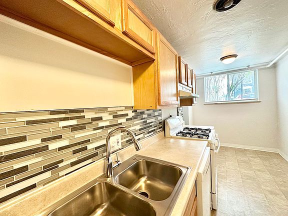 3rd image of 1465 Clayton St APT B1