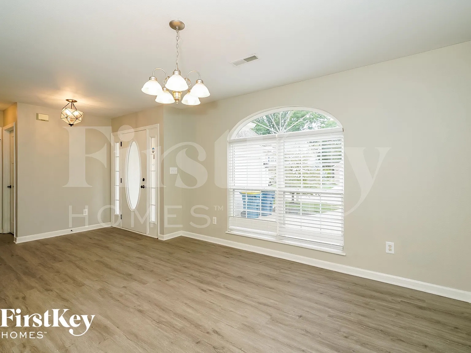 4 bed, 2.5 bath, 2756 sqft, $2,995 — Photo 3