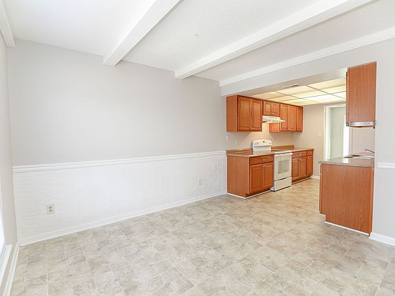 5th image of 640 Hustings Court Ln