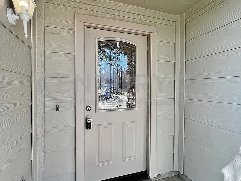 1901 Berkeley Dr — Photo 2